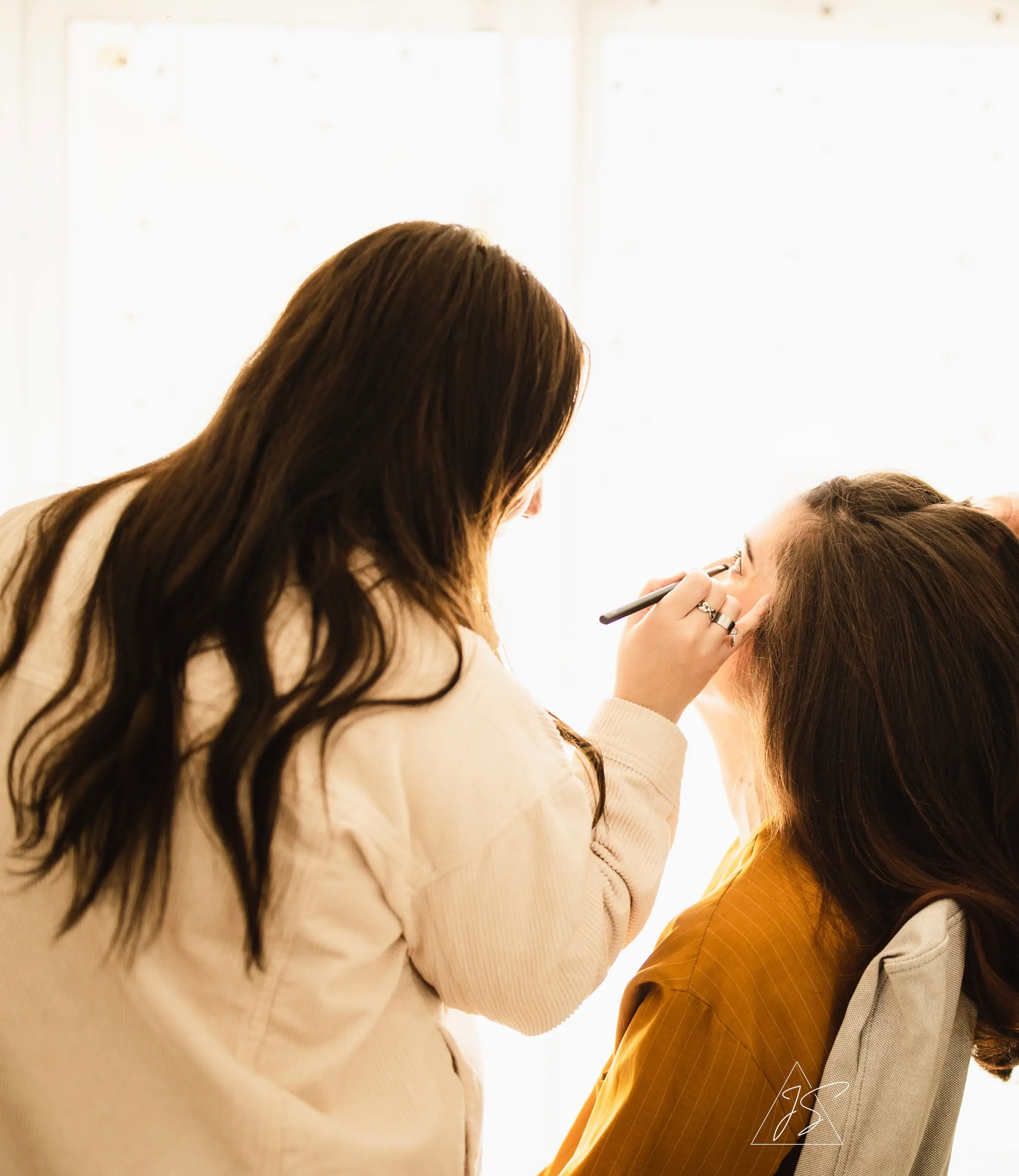 Laurie Aliya — Spécialiste maquillage semi-permanent et beauté du regard à Angoulême