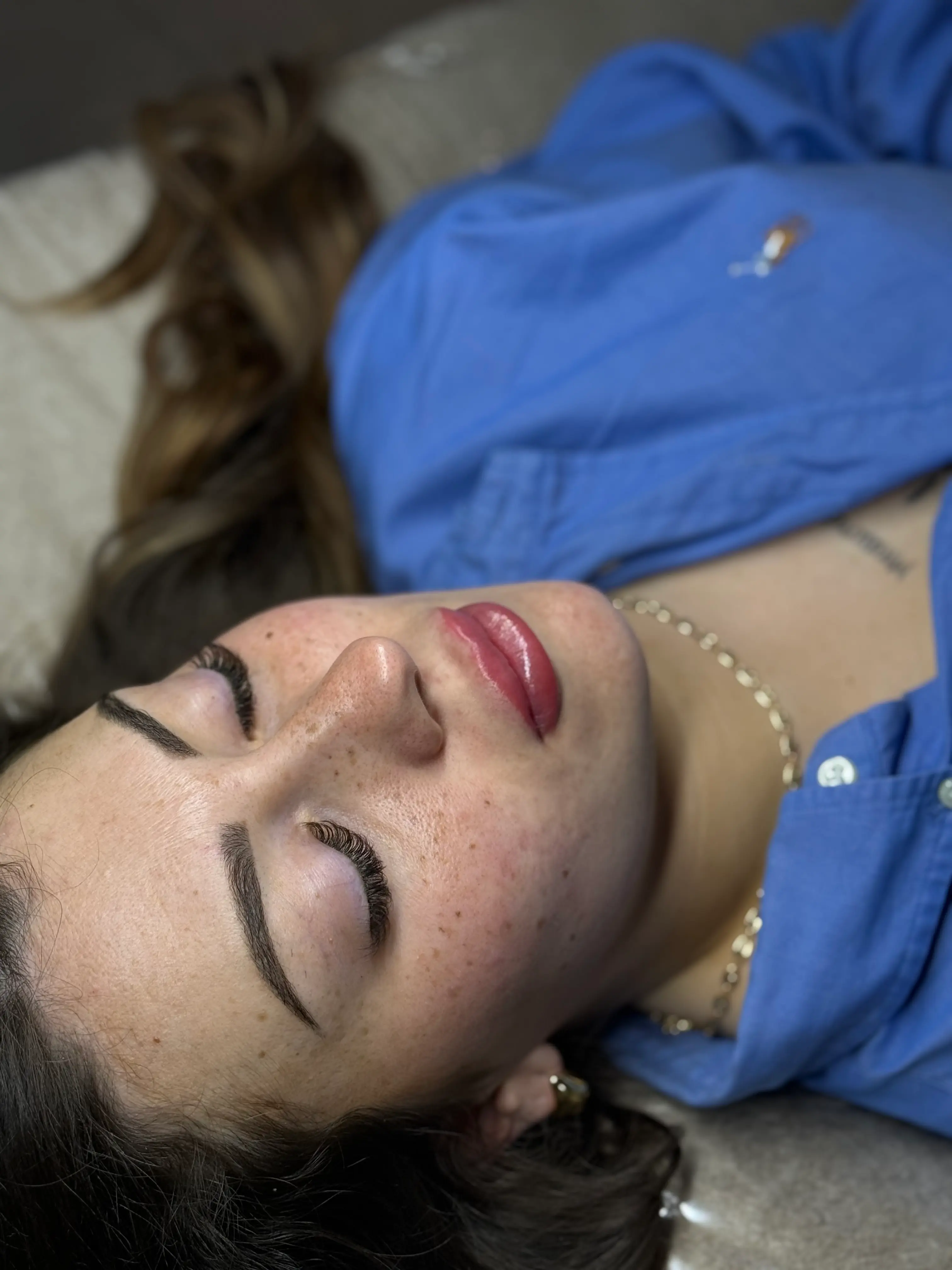 Taches de rousseur et grain de beauté maquillage permanent visage Angoulême — Laurie Aliya